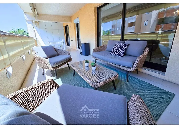 Les Gregoriennes T2 Hyeres Centre-Terrasse-Parking-Wifi